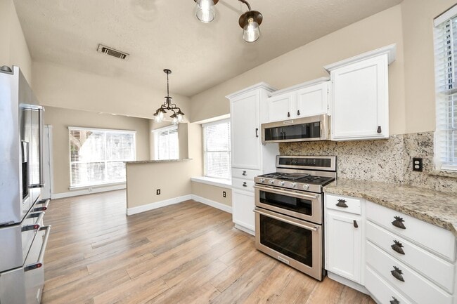 Building Photo - 20303 White Poplar Dr