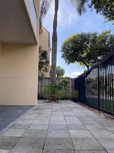 Building Photo - 5122 NW 79th Ave