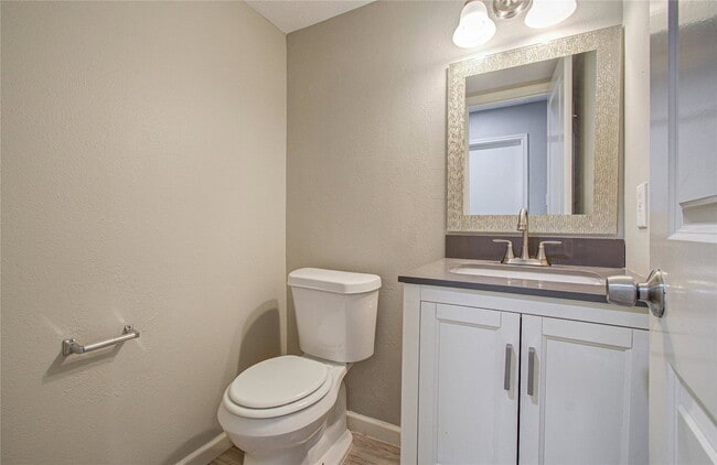 Building Photo - Village Park Drive, Missouri City, TX 77489 - 5 BR 2.5 BA single-family home