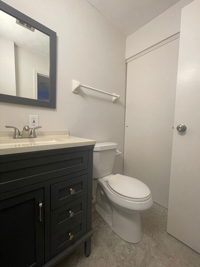 Building Photo - 5285 Portland St