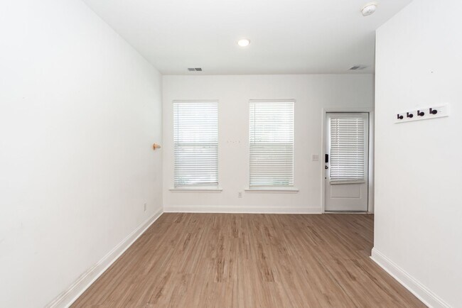 Building Photo - 7102 Channel Park Dr