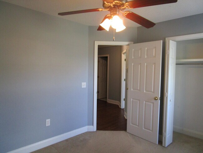 Building Photo - 601 Brushwood Dr