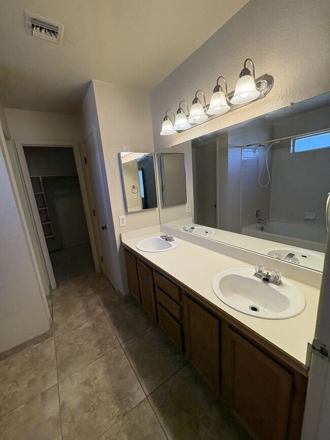 Building Photo - Eastside 4-bedroom 2.5-bathroom home with community pool