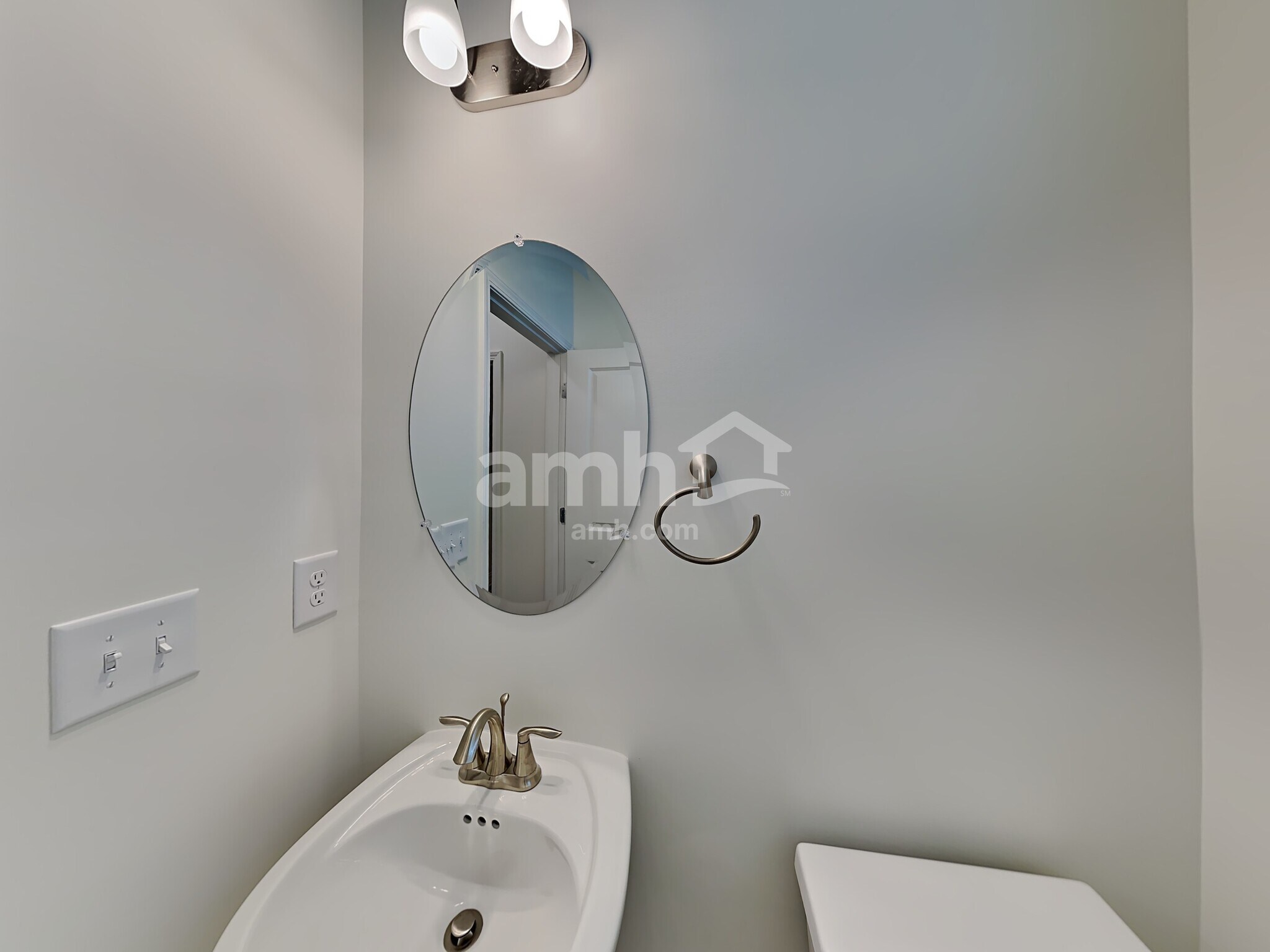 Building Photo - 5075 Hudson Vly Dr