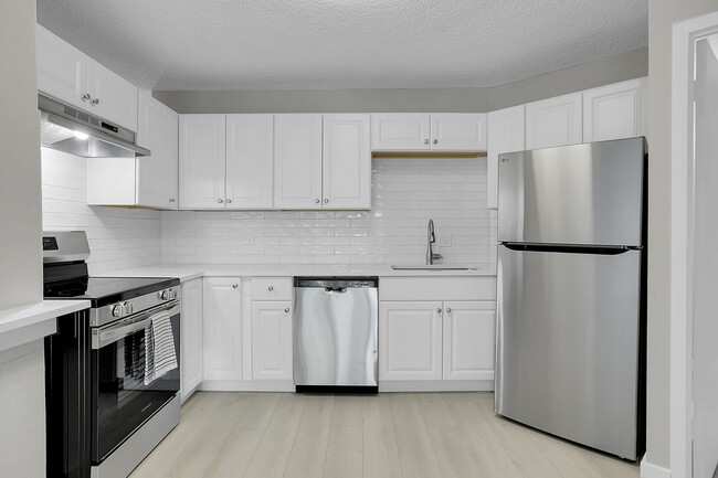 Building Photo - Remodeled 2BD, 2BA Cap Hill Condo with Bal...