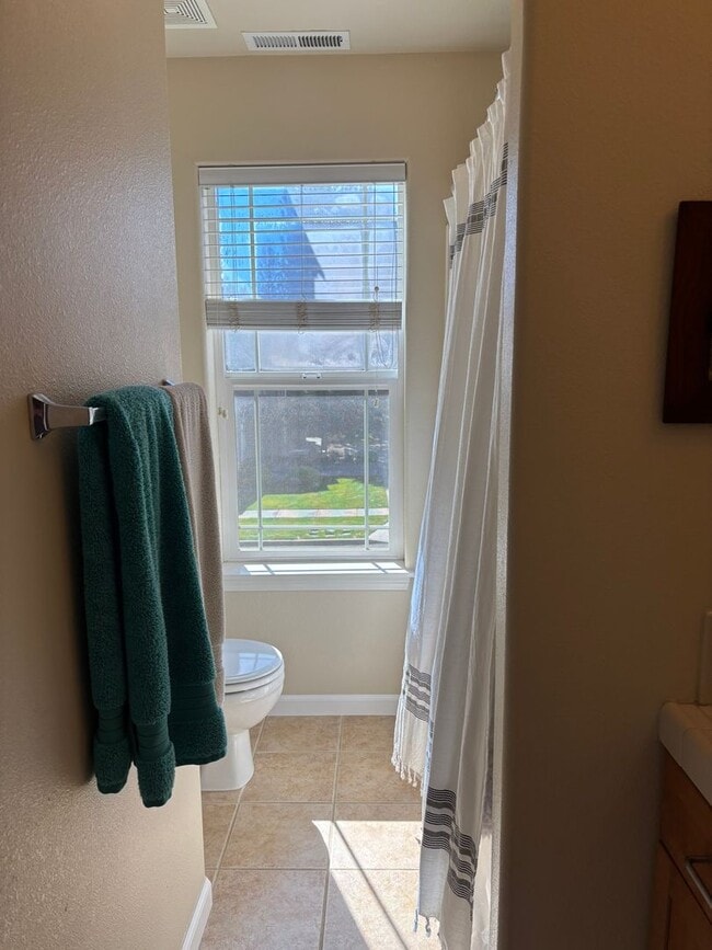 Building Photo - $1,000 off 1st Month's Rent!!! Gorgeous River Canyon Community Home!