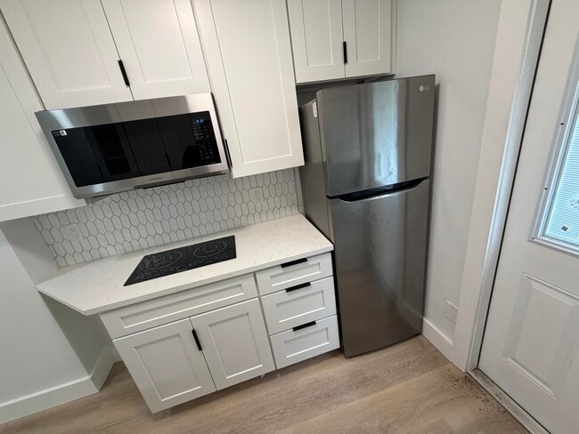 Building Photo - 1077 NE 34th St