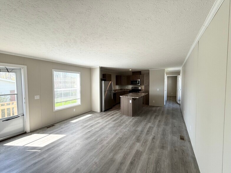 Building Photo - 9356 River Dr