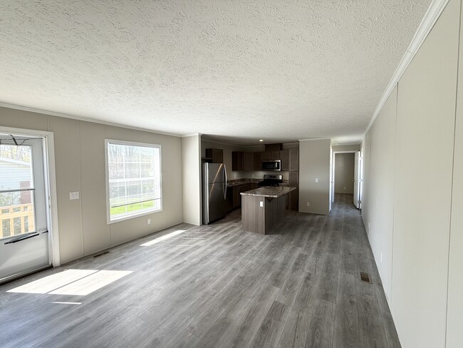 Building Photo - 9356 River Dr