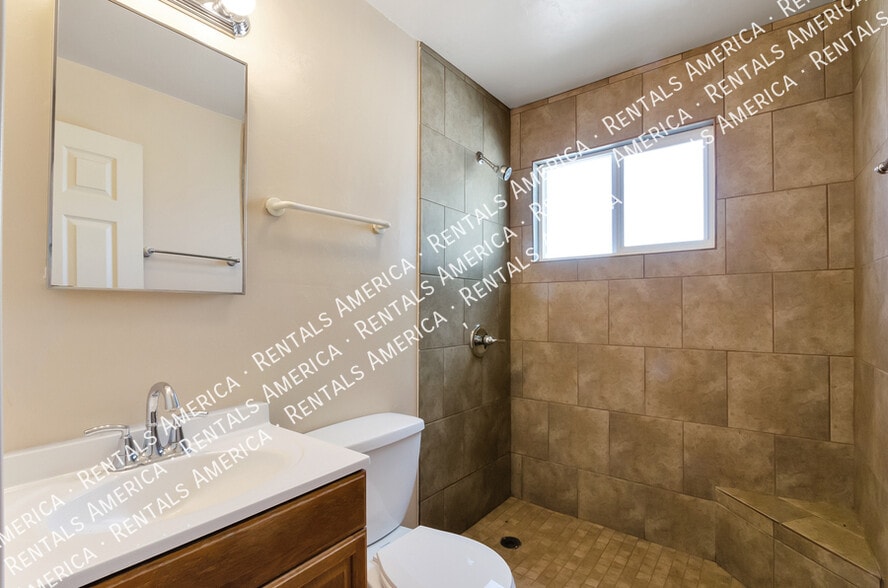 Building Photo - 5625 E 20th St