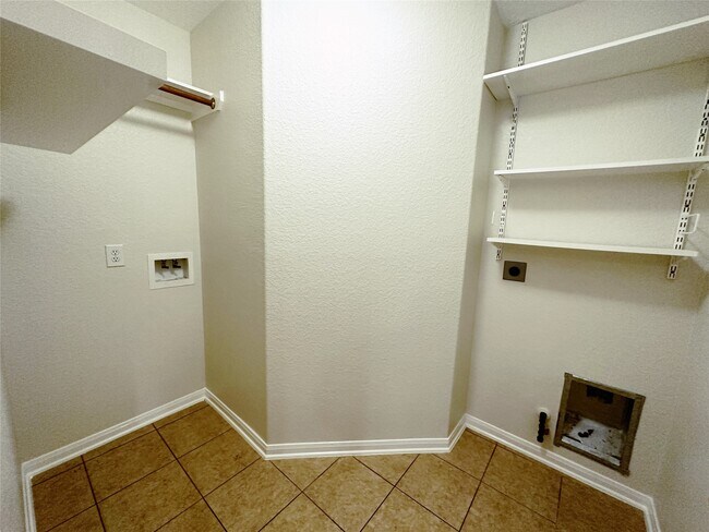 Building Photo - 10210 Canyon Rose Ln