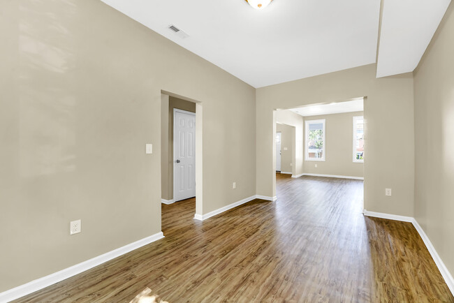 Building Photo - Beautiful Home in West Baltimore!