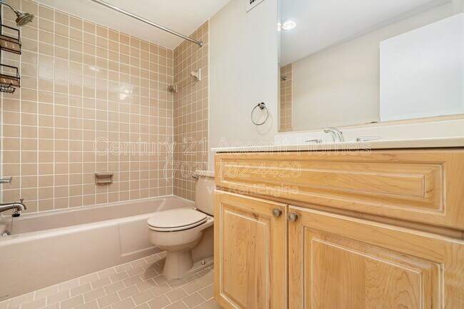 Building Photo - 1200 N Nash St