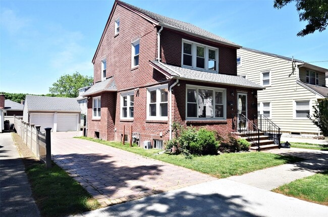 Building Photo - 18 Brokaw Ave