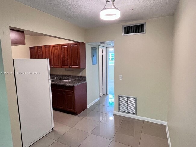 Building Photo - 432 SE 20th St