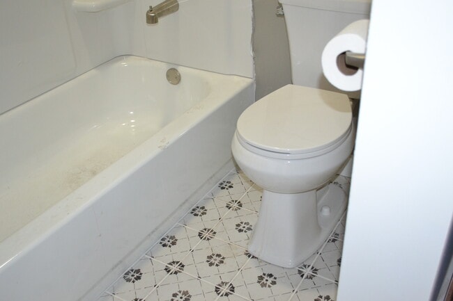 Building Photo - 20 Mcreynolds St