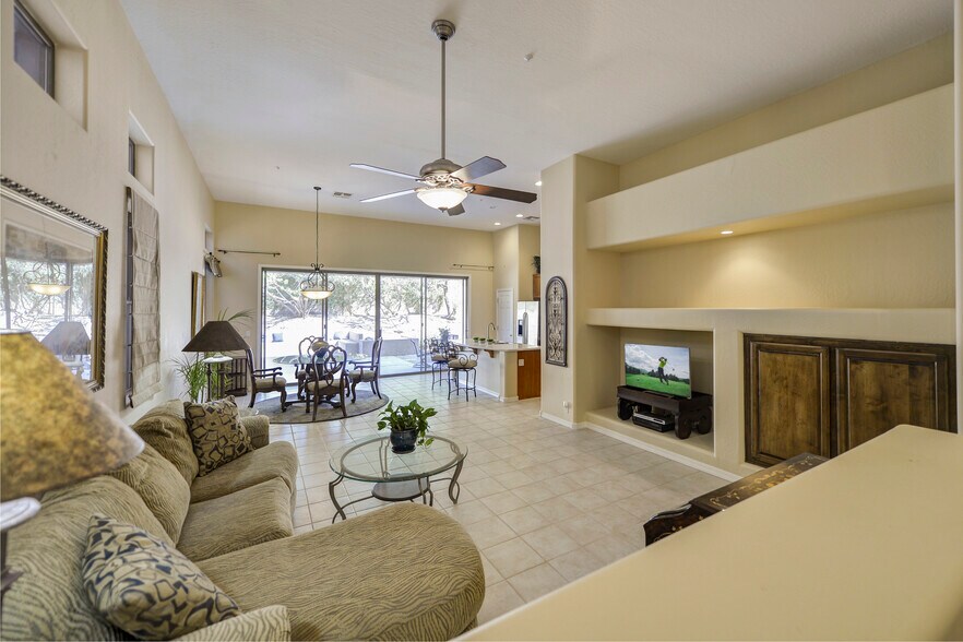 Building Photo - 7634 E San Fernando Dr