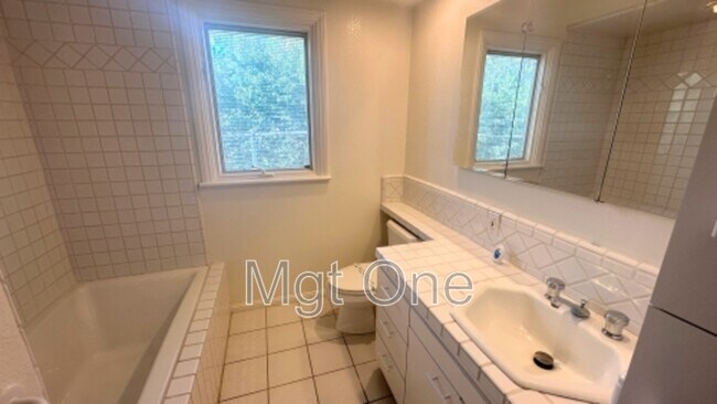 Building Photo - 2944 McAllister St