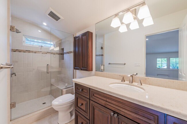 Building Photo - Valmonte 3 bed/3 bath Home plus guest house.