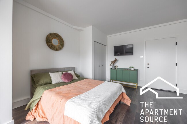 Building Photo - 1555 W Hollywood Ave