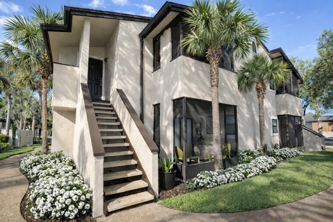 Building Photo - Gorgeous first floor 2/2 condo x Rent @  Winter Park in front of Full Sail!