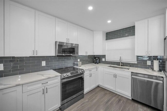 Building Photo - 300 64th Ave