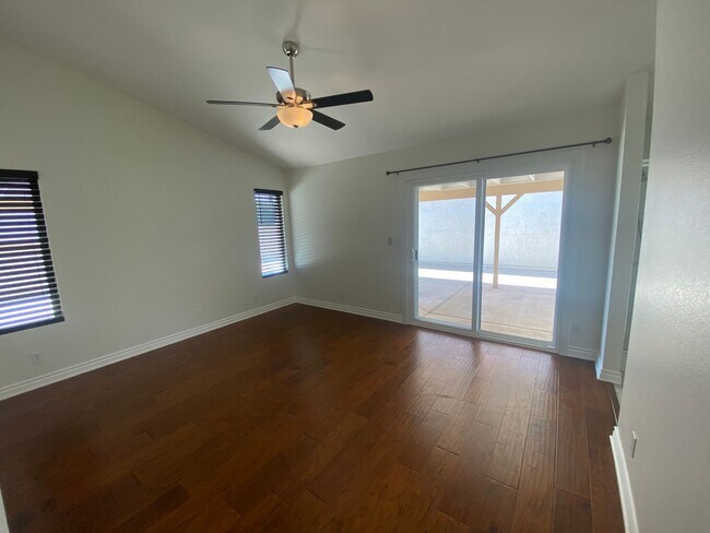 Building Photo - 5828 Ave L11