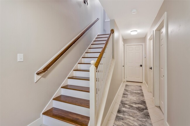 Building Photo - 1207 Nagle St