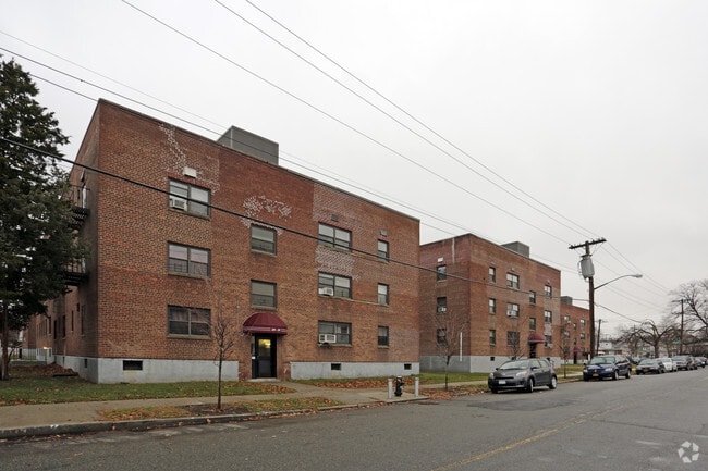 Building Photo - Braddock Gardens
