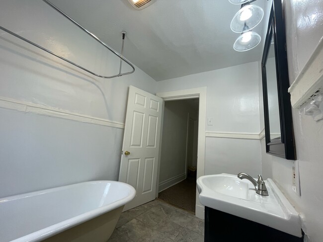 3rd floor bathroom, looking from window - 5859 Nicholson St