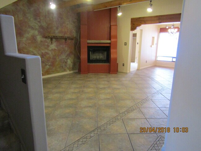 Building Photo - 3 Bedroom, 2 Bath Town Home, 1 Car Garage Coming Soon
