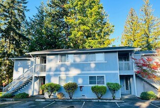 Building Photo - 2 Bedroom Condo in Lake Stevens!