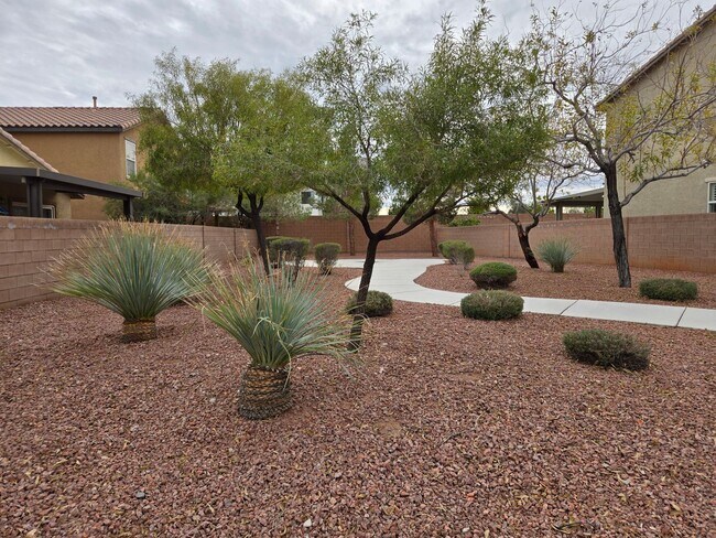 Building Photo - Guard Gated wonderful community 3 Bedroom Townhome!
