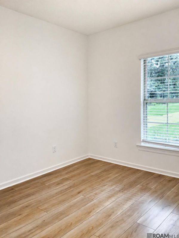 Building Photo - 23668 Sweetbriar Ct