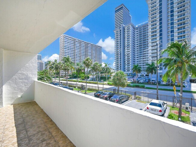 Building Photo - 2049 S Ocean Dr