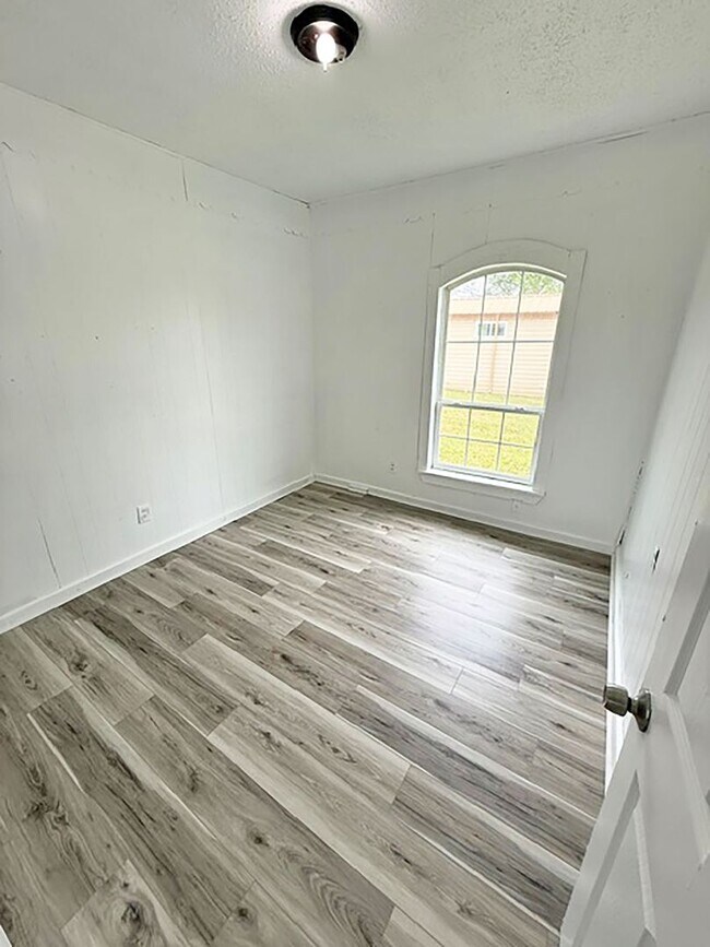 Building Photo - Nice 3 Bdrm 1 Bath Home in Gunter Texas