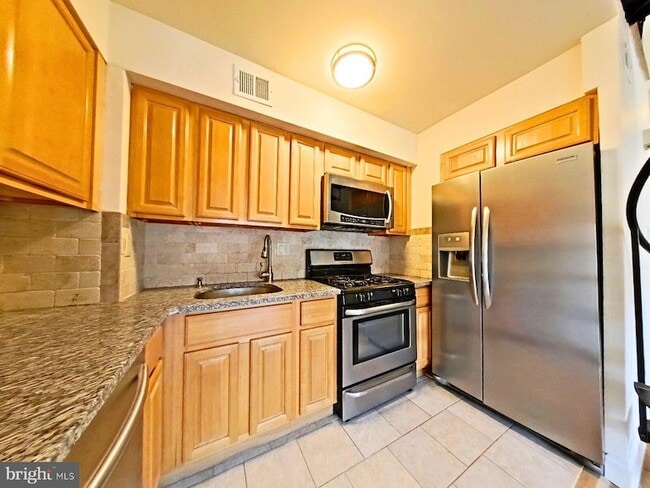 Building Photo - 828 N 26th St