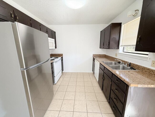 Building Photo - 206 Jason Dr