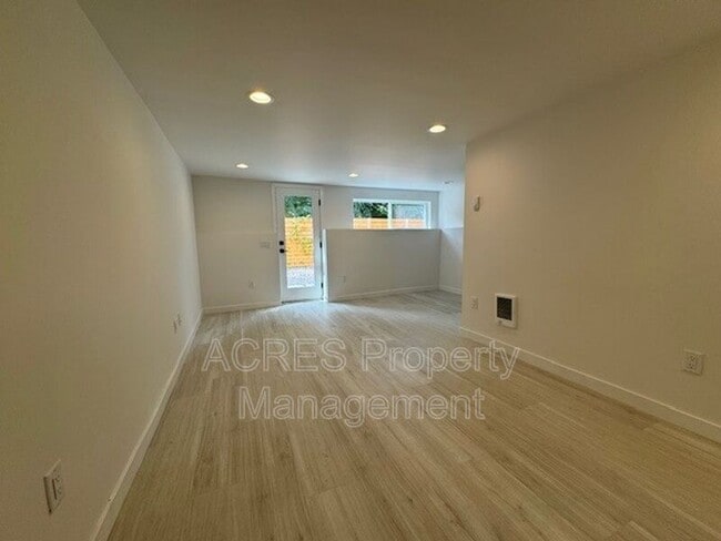 Building Photo - 9423 36th Ave SW