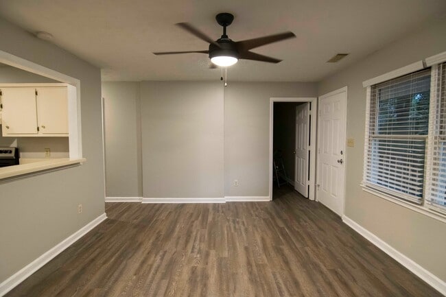 Building Photo - 4/2 apartment off of Milledge