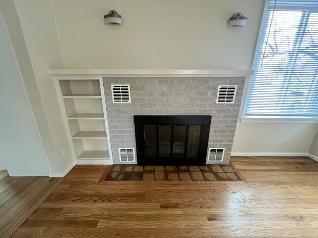 Building Photo - Completely Renovated Three Bedroom Apartment