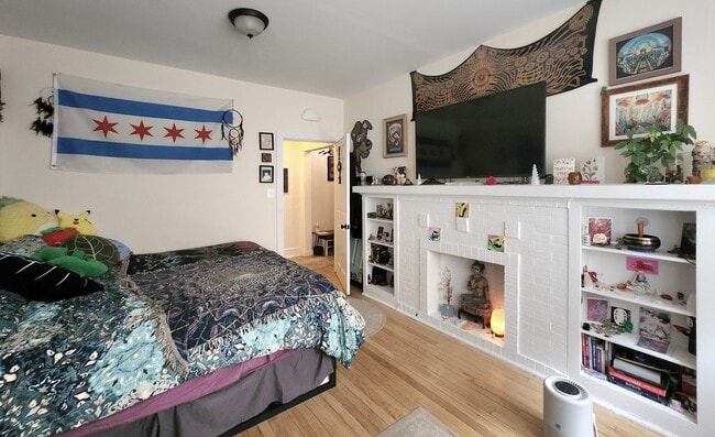 Building Photo - 4424 N St Louis Ave