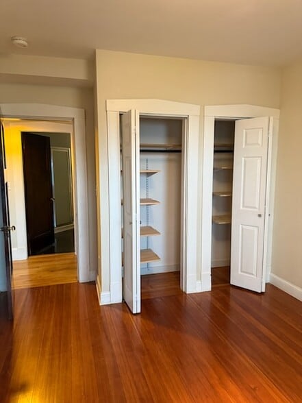 Building Photo - 386 Humphrey St