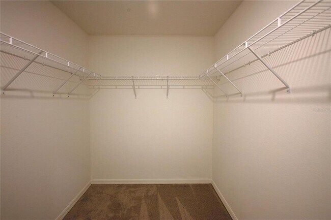 Building Photo - 812 Royal Empress Dr