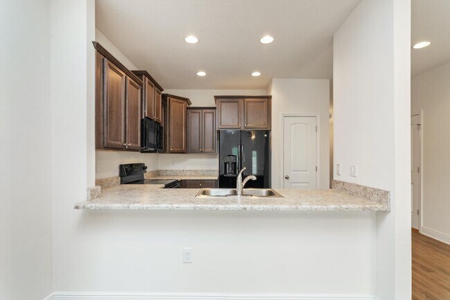 Building Photo - 173 Iron Horse Dr E