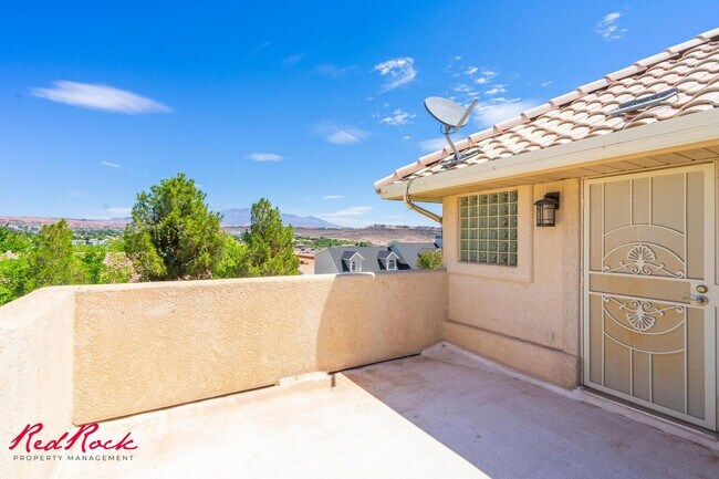 Building Photo - Spacious 6 Bedroom Home with a Balcony!