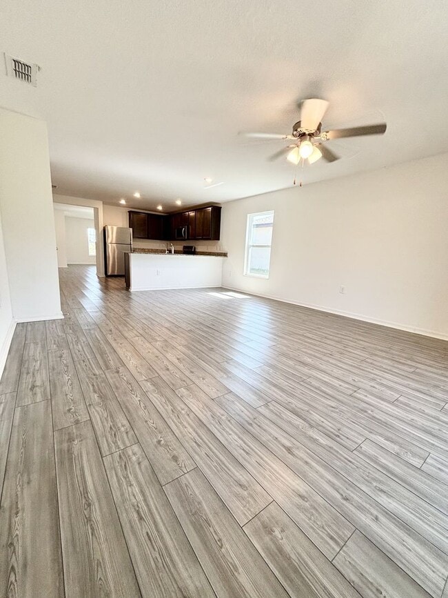 Building Photo - Your Dundee 4Beds/2Baths dream home – conv...