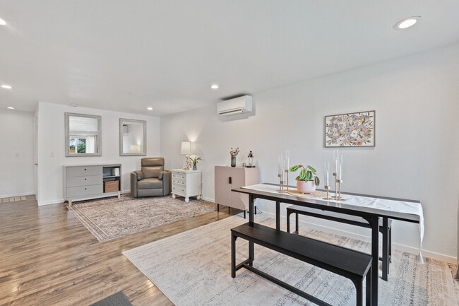 Building Photo - 4817 N Vassault Dr