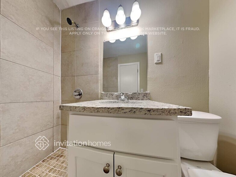 Building Photo - 404 Edwin St