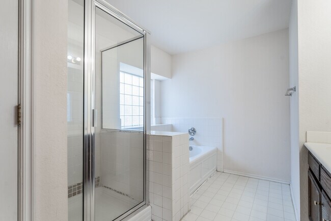 Building Photo - 5700 SE 87th St